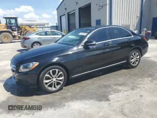 2015 Mercedes-Benz C 300 Luxury z VIN 55SWF4KB9FU017161, wystawiony jako Copart lot #65239945 z przebiegiem 140 992 mil mil oraz Czysty tytuł • Clean title. Historia ofert i sprzedaży dostępna na DreamBid. Obrazek 1.