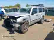 2006 Jeep Commander z VIN 1J8HG48N76C131206, wystawiony jako IAAI lot #43163922 z przebiegiem 178 593 mil mil oraz . Historia ofert i sprzedaży dostępna na DreamBid. Obrazek 2.