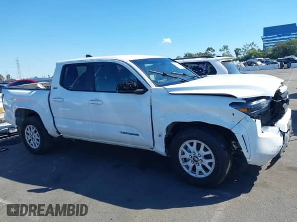 2024 Toyota Tacoma TRD Off Road с VIN 3TMLB5JN5RM057125, выставлен на аукционе IAAI как лот 43274488 с пробегом 22 542 миль миль и . История ставок и продаж доступна на DreamBid. Изображение 13.