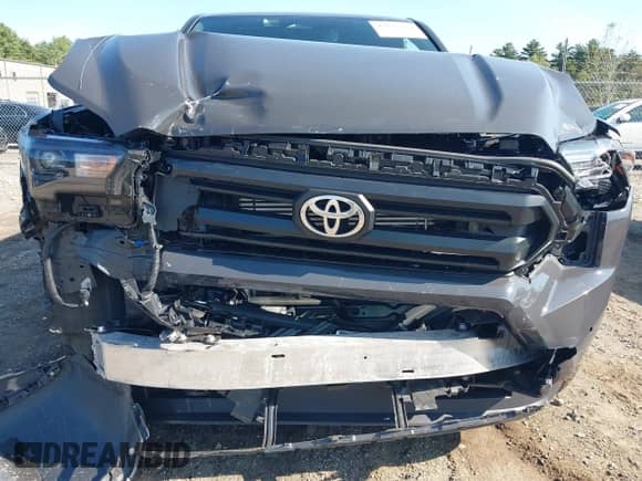 2024 Toyota Tacoma TRD Off Road с VIN 3TMLB5JN2RM081933, выставлен на аукционе IAAI как лот 43173729 с пробегом 10 704 миль миль и . История ставок и продаж доступна на DreamBid. Изображение 6.