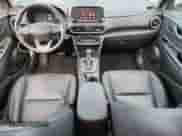 2020 Hyundai Kona Limited с VIN KM8K3CA53LU477414, выставлен на аукционе Copart как лот 81642735 с пробегом 20 644 миль миль и Списание • Salvage title. История ставок и продаж доступна на DreamBid. Изображение 8.