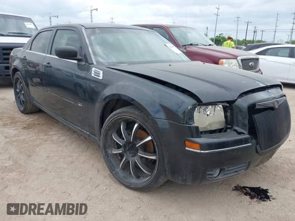 2007 Chrysler 300 Signature with VIN 2C3LA53G57H721960, listed as a IAAI auction lot 42024456 with 220,899 mi miles and . Bid and sale history available at DreamBid. Image 1.