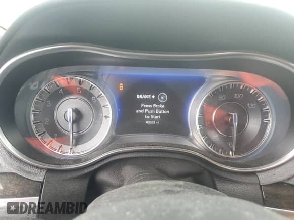 2018 Chrysler 300 Limited with VIN 2C3CCAKG4JH191928, listed as a Copart auction lot 67818495 with 43,323 mi miles and Salvage title. Bid and sale history available at DreamBid. Image 9.