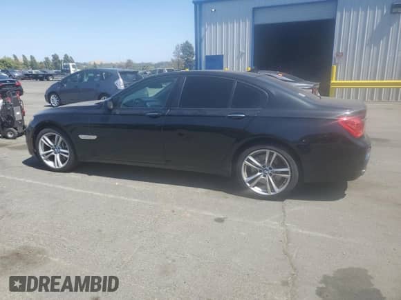2011 BMW 7 Series 750i z VIN WBAKA8C54BCY37151, wystawiony jako Copart lot #59629625 z przebiegiem 189 662 mil mil oraz Czysty tytuł • Clean title. Historia ofert i sprzedaży dostępna na DreamBid. Obrazek 2.