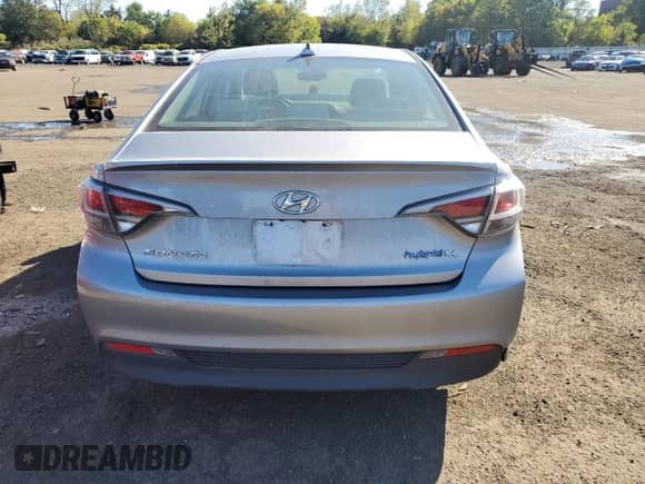 2016 Hyundai Sonata SE with VIN KMHE24L17GA011251, listed as a Copart auction lot 85072205 with 131,647 mi miles and Salvage title. Bid and sale history available at DreamBid. Image 6.