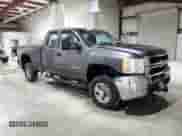 2010 Chevrolet Silverado 2500HD Work Truck z VIN 1GC5KVBG4AZ183052, wystawiony jako Copart lot #73705114 z przebiegiem 230 989 mil mil oraz Szkoda całkowita • Salvage title. Historia ofert i sprzedaży dostępna na DreamBid. Obrazek 4.