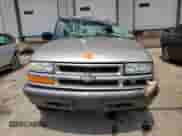 2001 Chevrolet Blazer LT z VIN 1GNDT13W91K209409, wystawiony jako Copart lot #64083034 z przebiegiem 218 833 mil mil oraz Szkoda całkowita • Salvage title. Historia ofert i sprzedaży dostępna na DreamBid. Obrazek 5.