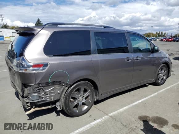 2015 Toyota Sienna SE with VIN 5TDXK3DC6FS622851, listed as a Copart auction lot 82207425 with 112,162 mi miles and Salvage title. Bid and sale history available at DreamBid. Image 3.