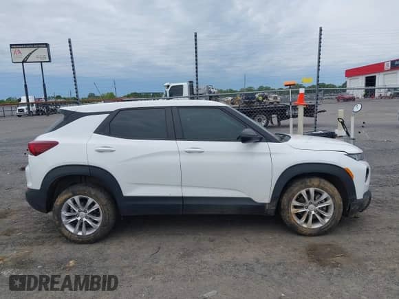 2022 Chevrolet TrailBlazer LS z VIN KL79MMS26NB127877, wystawiony jako IAAI lot #42182846 z przebiegiem 34 364 mil mil oraz . Historia ofert i sprzedaży dostępna na DreamBid. Obrazek 13.