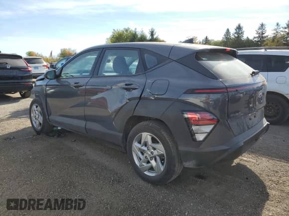 2025 Hyundai Kona SE z VIN KM8HA3AB3SU208107, wystawiony jako Copart lot #85112175 z przebiegiem 24 044 mil mil oraz Szkoda całkowita • Salvage title. Historia ofert i sprzedaży dostępna na DreamBid. Obrazek 2.