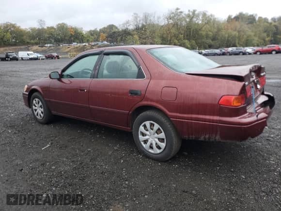2000 Toyota Camry CE z VIN 4T1BG28K4YU958063, wystawiony jako Copart lot #89454495 z przebiegiem 169 712 mil mil oraz Szkoda całkowita • Salvage title. Historia ofert i sprzedaży dostępna na DreamBid. Obrazek 2.