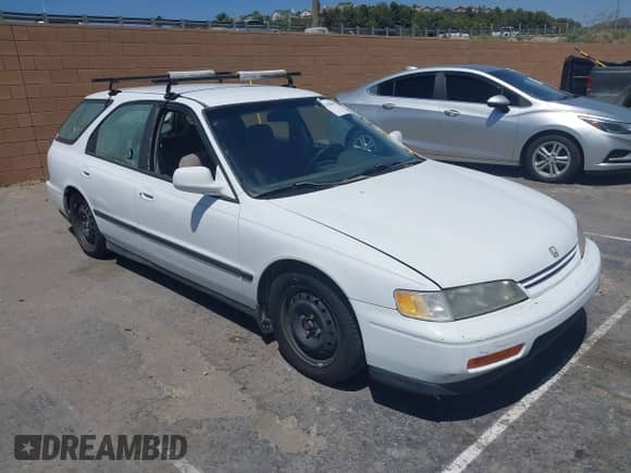 1994 Honda Accord LX z VIN 1HGCE1823RA006801, wystawiony jako IAAI lot #42396017 z przebiegiem 263 415 mil mil oraz . Historia ofert i sprzedaży dostępna na DreamBid. Obrazek 1.