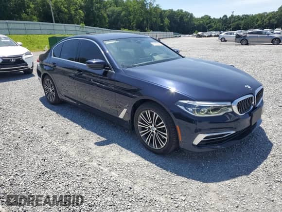 2019 BMW 5 Series 530e xDrive z VIN WBAJB1C56KB375522, wystawiony jako Copart lot #61953645 z przebiegiem 81 216 mil mil oraz Czysty tytuł • Clean title. Historia ofert i sprzedaży dostępna na DreamBid. Obrazek 4.
