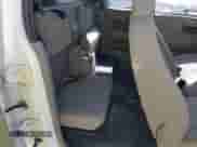 2006 Chevrolet Colorado Work Truck z VIN 1GCCS198668272911, wystawiony jako IAAI lot #43321284 z przebiegiem 165 178 mil mil oraz . Historia ofert i sprzedaży dostępna na DreamBid. Obrazek 8.