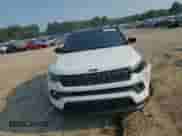 2022 Jeep Compass Altitude z VIN 3C4NJCBB9NT188076, wystawiony jako Copart lot #67362395 z przebiegiem 58 066 mil mil oraz Szkoda całkowita • Salvage title. Historia ofert i sprzedaży dostępna na DreamBid. Obrazek 13.