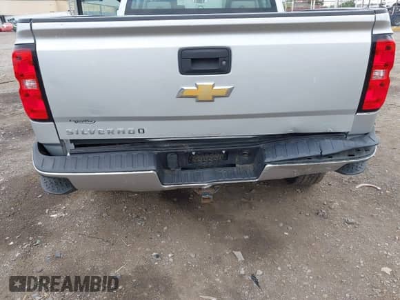 2017 Chevrolet Silverado 1500 Work Truck z VIN 3GCUKNEC8HG515623, wystawiony jako IAAI lot #42752210 z przebiegiem 166 066 mil mil oraz . Historia ofert i sprzedaży dostępna na DreamBid. Obrazek 6.