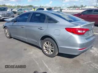 2017 Hyundai Sonata 2.4L с VIN 5NPE24AF8HH445899, выставлен на аукционе IAAI как лот 43315598 с пробегом 98 797 миль миль и . История ставок и продаж доступна на DreamBid. Изображение 3.