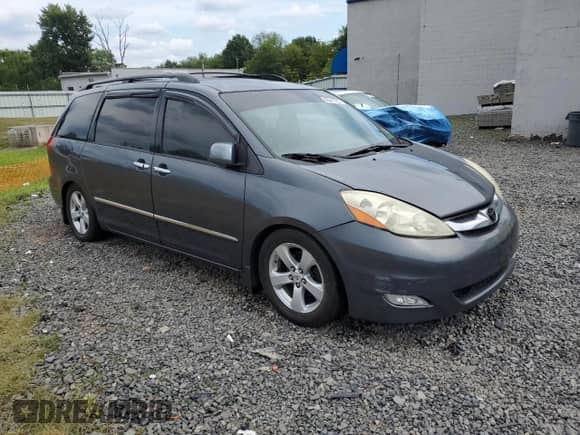 2006 Toyota Sienna XLE z VIN 5TDBA22C06S060763, wystawiony jako Copart lot #68841795 z przebiegiem 247 453 mil mil oraz Szkoda całkowita • Salvage title. Historia ofert i sprzedaży dostępna na DreamBid. Obrazek 4.