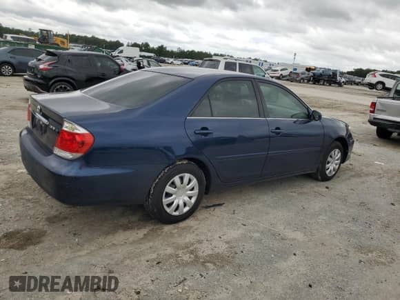 2005 Toyota Camry LE z VIN 4T1BE32K75U060475, wystawiony jako Copart lot #83996795 z przebiegiem Nie podano mil oraz Szkoda całkowita • Salvage title. Historia ofert i sprzedaży dostępna na DreamBid. Obrazek 3.