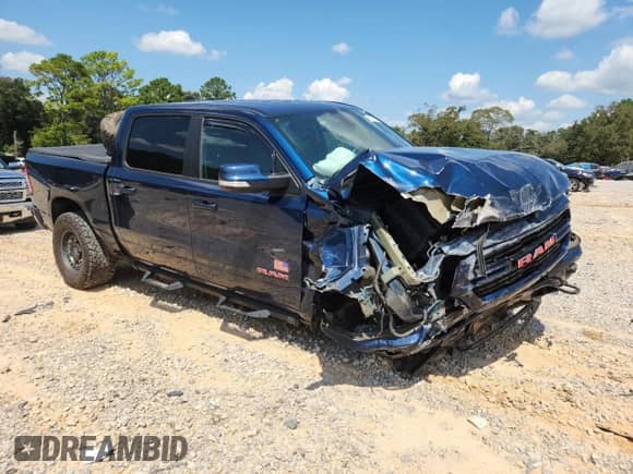 2020 Ram 1500 Big Horn z VIN 1C6SRFFT2LN212724, wystawiony jako Copart lot #71851745 z przebiegiem 74 296 mil mil oraz Szkoda całkowita • Salvage title. Historia ofert i sprzedaży dostępna na DreamBid. Obrazek 4.