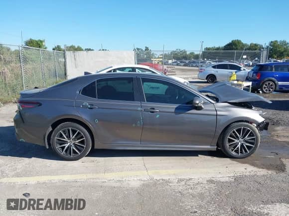 2021 Toyota Camry SE Nightshade z VIN 4T1G11AK4MU440265, wystawiony jako IAAI lot #41535749 z przebiegiem 52 168 mil mil oraz . Historia ofert i sprzedaży dostępna na DreamBid. Obrazek 13.