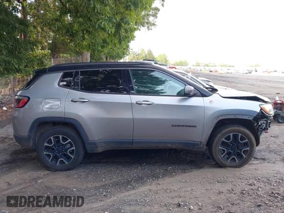 2019 Jeep Compass Trailhawk z VIN 3C4NJDDB2KT722047, wystawiony jako IAAI lot #42800200 z przebiegiem 140 000 mil mil oraz . Historia ofert i sprzedaży dostępna na DreamBid. Obrazek 13.