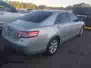 2011 Toyota Camry LE z VIN 4T1BF3EK6BU121867, wystawiony jako IAAI lot #43469811 z przebiegiem 135 903 mil mil oraz . Historia ofert i sprzedaży dostępna na DreamBid. Obrazek 4.