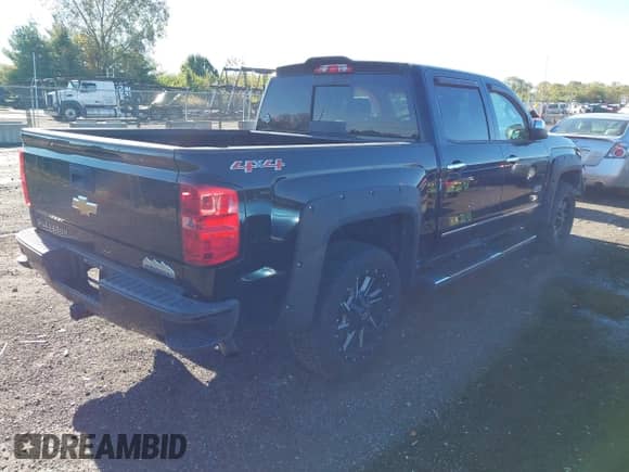 2014 Chevrolet Silverado 1500 High Country z VIN 3GCUKTEJ3EG291028, wystawiony jako IAAI lot #43475348 z przebiegiem 154 289 mil mil oraz . Historia ofert i sprzedaży dostępna na DreamBid. Obrazek 4.