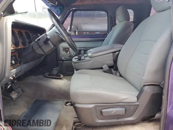 1992 Dodge D/W 250 with VIN 3B7KM23C8NM516058, listed as a Copart auction lot 46529115 with 279,999 mi miles and Salvage title. Bid and sale history available at DreamBid. Image 7.