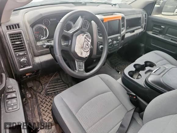 2022 Ram 1500 Tradesman z VIN 1C6RR6FG8NS170968, wystawiony jako Copart lot #62230755 z przebiegiem Nie podano mil oraz Szkoda całkowita • Salvage title. Historia ofert i sprzedaży dostępna na DreamBid. Obrazek 8.