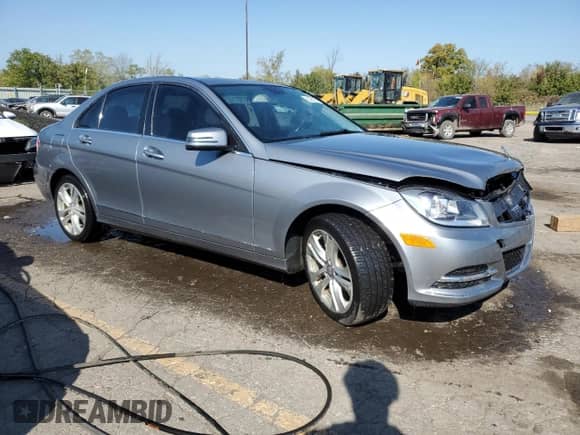 2014 Mercedes-Benz C 250 Sport with VIN WDDGF4HB3EG245034, listed as a Copart auction lot 85295885 with 97,912 mi miles and Clean title. Bid and sale history available at DreamBid. Image 4.
