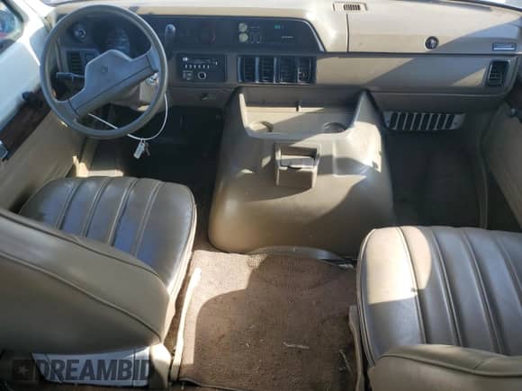 1992 Dodge Passenger with VIN 2B4HB25Y2NK166045, listed as a Copart auction lot 64503405 with 88,372 mi miles and Clean title. Bid and sale history available at DreamBid. Image 8.