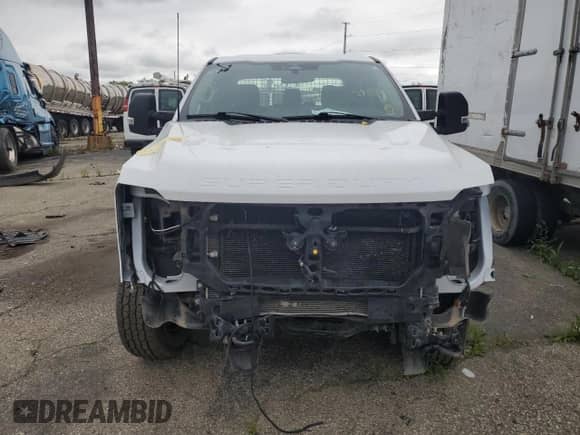 2023 Ford F-250 XL z VIN 1FT7W2BT2PEC63300, wystawiony jako Copart lot #57138195 z przebiegiem 31 934 mil mil oraz Szkoda całkowita • Salvage title. Historia ofert i sprzedaży dostępna na DreamBid. Obrazek 5.