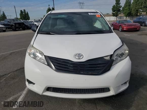 2017 Toyota Sienna L with VIN 5TDZZ3DC2HS832404, listed as a Copart auction lot 81768025 with 83,955 mi miles and Salvage title. Bid and sale history available at DreamBid. Image 5.