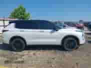 2023 Mitsubishi Outlander SEL z VIN JA4J4VA86PZ010610, wystawiony jako IAAI lot #42883511 z przebiegiem 37 536 mil mil oraz . Historia ofert i sprzedaży dostępna na DreamBid. Obrazek 13.