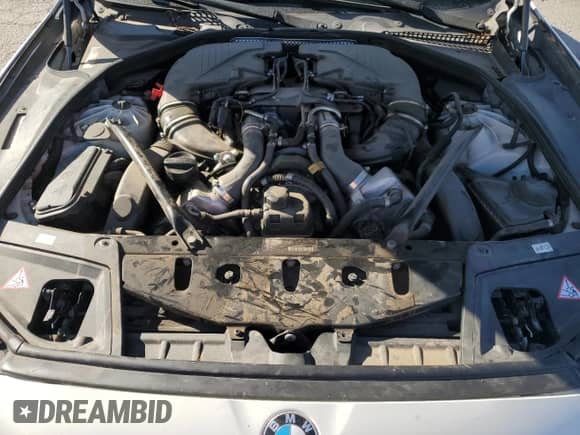 2012 BMW 5 Series 550i с VIN WBAFR9C56CDV58795, выставлен на аукционе Copart как лот 81127355 с пробегом Не указан миль и Списание • Salvage title. История ставок и продаж доступна на DreamBid. Изображение 11.