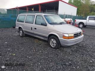 1992 Dodge Caravan Grand SE with VIN 1B4GH44R5NX258694, listed as a IAAI auction lot 42197603 with 152,591 mi miles and . Bid and sale history available at DreamBid. Image 1.