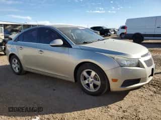 2014 Chevrolet Cruze 1LT z VIN 1G1PC5SB8E7110562, wystawiony jako Copart lot #89829435 z przebiegiem 134 364 mil mil oraz Szkoda całkowita • Salvage title. Historia ofert i sprzedaży dostępna na DreamBid. Obrazek 4.