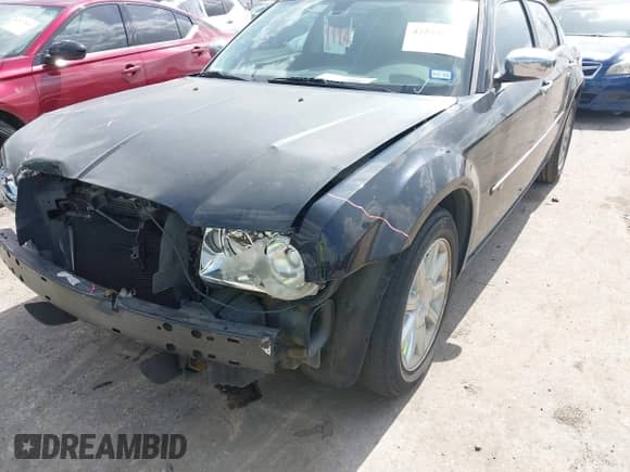 2008 Chrysler 300 C Hemi with VIN 2C3LA63H18H288959, listed as a IAAI auction lot 42519757 with 118,487 mi miles and . Bid and sale history available at DreamBid. Image 6.