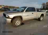 2001 Dodge Dakota z VIN 1B7GG22X71S348268, wystawiony jako Copart lot #82101434 z przebiegiem 267 004 mil mil oraz Szkoda całkowita • Salvage title. Historia ofert i sprzedaży dostępna na DreamBid. Obrazek 1.