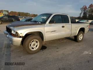 2001 Dodge Dakota with VIN 1B7GG22X71S348268, listed as a Copart auction lot 82101434 with 267,004 mi miles and Salvage title. Bid and sale history available at DreamBid. Image 1.