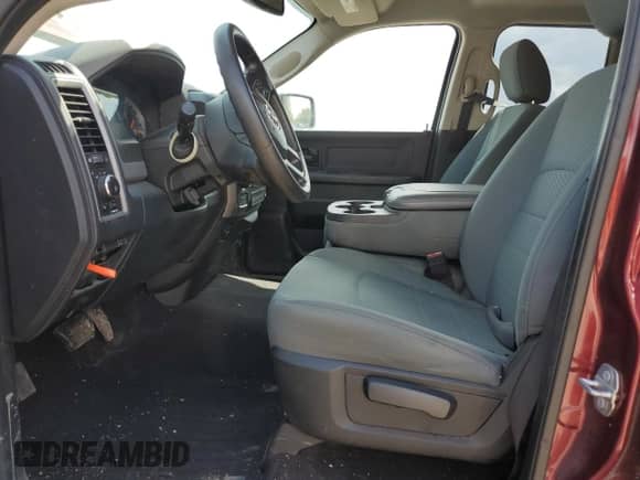 2017 Ram 1500 Express z VIN 1C6RR7FG3HS644061, wystawiony jako Copart lot #70263935 z przebiegiem Nie podano mil oraz Szkoda całkowita • Salvage title. Historia ofert i sprzedaży dostępna na DreamBid. Obrazek 7.