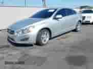 2012 Volvo S60 T5 с VIN YV1622FSXC2051873, выставлен на аукционе IAAI как лот 43013409 с пробегом 94 721 миль миль и . История ставок и продаж доступна на DreamBid. Изображение 2.
