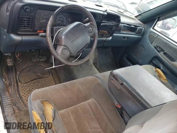 1996 Dodge 1500 с VIN 1B7HC16Z2TS571133, выставлен на аукционе Copart как лот 71982594 с пробегом 233 135 миль миль и Списание • Salvage title. История ставок и продаж доступна на DreamBid. Изображение 8.