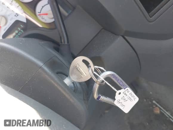 2006 Dodge 1500 ST z VIN 1D7HA16K16J216110, wystawiony jako IAAI lot #43222641 z przebiegiem 100 453 mil mil oraz . Historia ofert i sprzedaży dostępna na DreamBid. Obrazek 11.