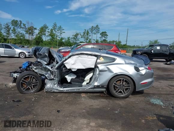 2022 Ford Mustang GT with VIN 1FA6P8CF5N5145426, listed as a IAAI auction lot 42693136 with Not provided miles and . Bid and sale history available at DreamBid. Image 14.