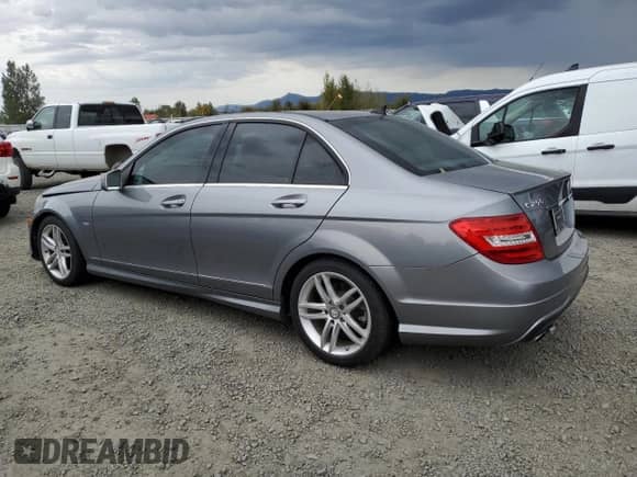 2012 Mercedes-Benz C 250 Sport z VIN WDDGF4HB7CA619337, wystawiony jako Copart lot #86143685 z przebiegiem 107 930 mil mil oraz Szkoda całkowita • Salvage title. Historia ofert i sprzedaży dostępna na DreamBid. Obrazek 2.