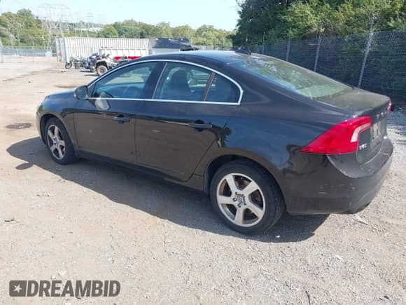 2014 Volvo S60 T5 с VIN YV1612FSXE1290190, выставлен на аукционе IAAI как лот 43382498 с пробегом 174 424 миль миль и . История ставок и продаж доступна на DreamBid. Изображение 3.