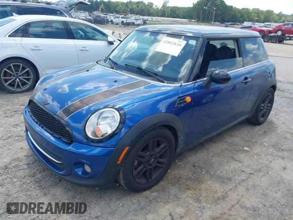 2012 MINI Hardtop with VIN WMWSU3C51CT543315, listed as a IAAI auction lot 42802820 with 156,549 mi miles and . Bid and sale history available at DreamBid. Image 2.