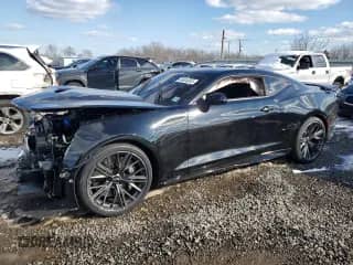 2022 Chevrolet Camaro ZL1 z VIN 1G1FK1R67N0105667, wystawiony jako Copart lot #44004045 z przebiegiem Nie podano mil oraz Szkoda całkowita • Salvage title. Historia ofert i sprzedaży dostępna na DreamBid. Obrazek 1.